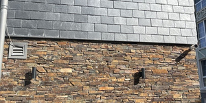 Сочетание Кровельный Сланец RKS SLATE Charcoal и Сланец Cedar Slate Country Rockface Strips фото реализованного проекта (4)