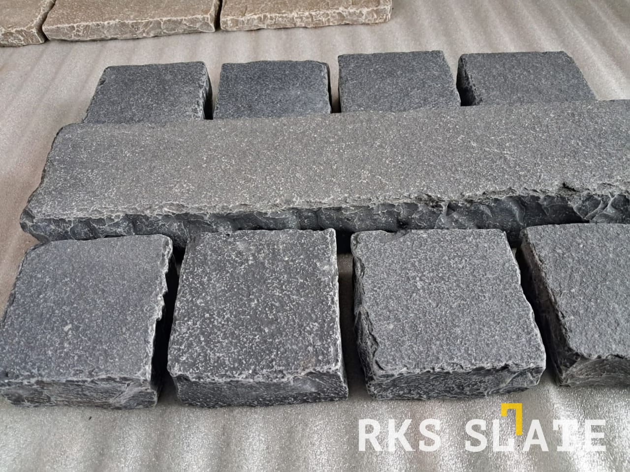 Брусчатка галтованная RKS Slate Belgian Black 100x100x30 мм 3