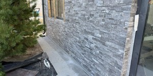 Дом из натурального камня 3D мозаика из камня RKS SLATE Кварцит Monsoon Black Rockface облицовка фасада (18)