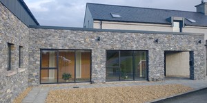 Каменный фасад дома фото 3D панели RKS SLATE Кварцит Nordic Blend Country купить с доставкой (11)