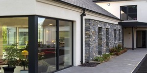 Каменный фасад дома фото 3D панели RKS SLATE Кварцит Nordic Blend Country купить с доставкой (12)