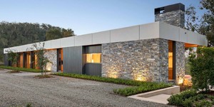 Каменный фасад дома фото 3D панели RKS SLATE Кварцит Nordic Blend Country купить с доставкой (8)