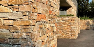 Облицовка фасада натуральным камнем в виде 3D панели RKS SLATE  Кварцит Biege Quartz Country купить с доставкой (30)
