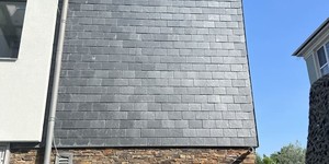 Проект дома с фасадом из Кровельного Сланца RKS SLATE Charcoal и 3D панели Сланец Cedar Slate Country Rockface Strips (1)