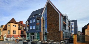 Проект дома с фасадом из Кровельного Сланца RKS SLATE Charcoal и 3D панели Сланец Cedar Slate Country Rockface Strips (9)