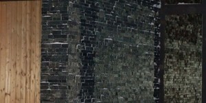 Фасад в отделке 3D панели из натурального камня Кварцит Black Quartz Classic от бренда RKS SLATE фото готового дома (5)