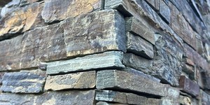 Фасад из природного камня фото 3D панели RKS SLATE Сланец Cedar Slate Rockface купить с доставкой (7)