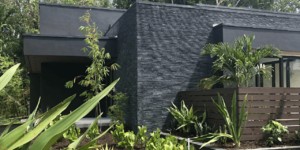 Фасад из черного камня полосой 3D панели RKS SLATE Кварцит Black Quartz Pencil купить (3)