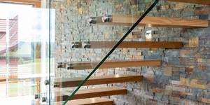 Отделка лестницы и стен каменной плиткой 3D панели RKS SLATE Сланец Multicolor Modern купить (2)