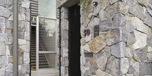 Фасад и цоколь из каменной кладки 3D панели RKS SLATE Кварцит Nordic Blend Country (5)