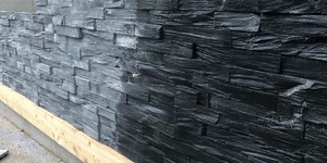 Цоколь из природного камня 3D мозаика из камня RKS SLATE Сланец Black Bark Rockface фото (1)