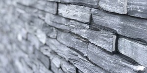 Цоколь из природного камня 3D мозаика из камня RKS SLATE Сланец Black Bark Rockface фото (9)